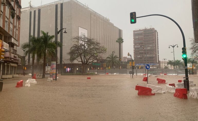 La nueva DANA paraliza Málaga y mantiene a Valencia en aviso rojo por lluvias