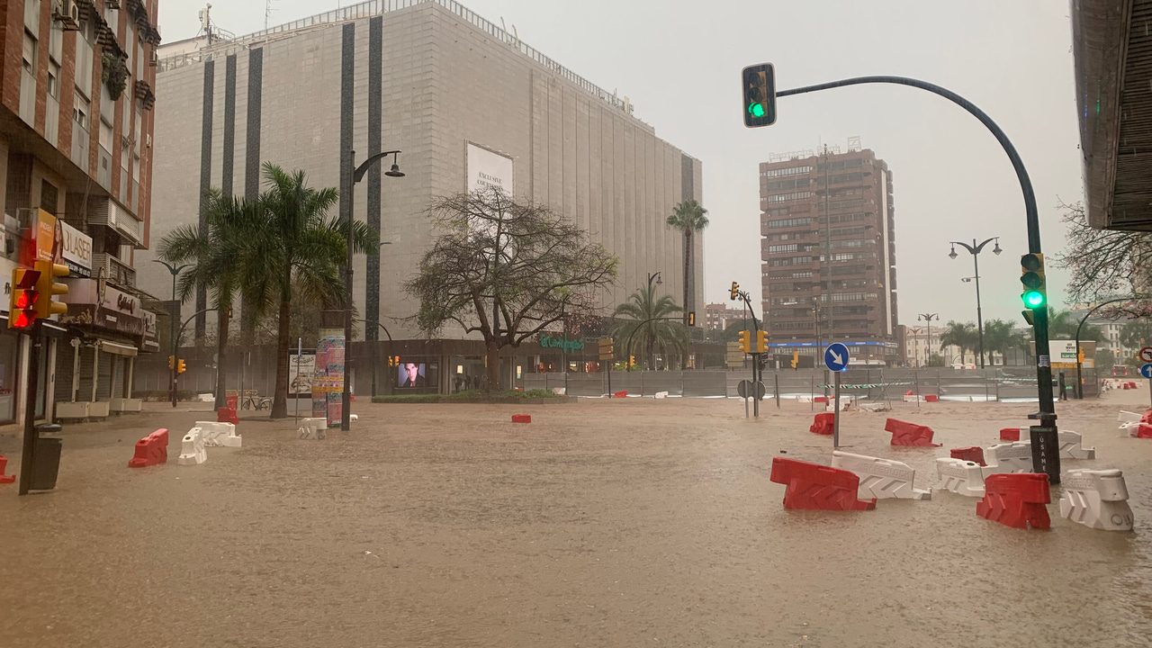 La nueva DANA paraliza Málaga y mantiene a Valencia en aviso rojo por lluvias