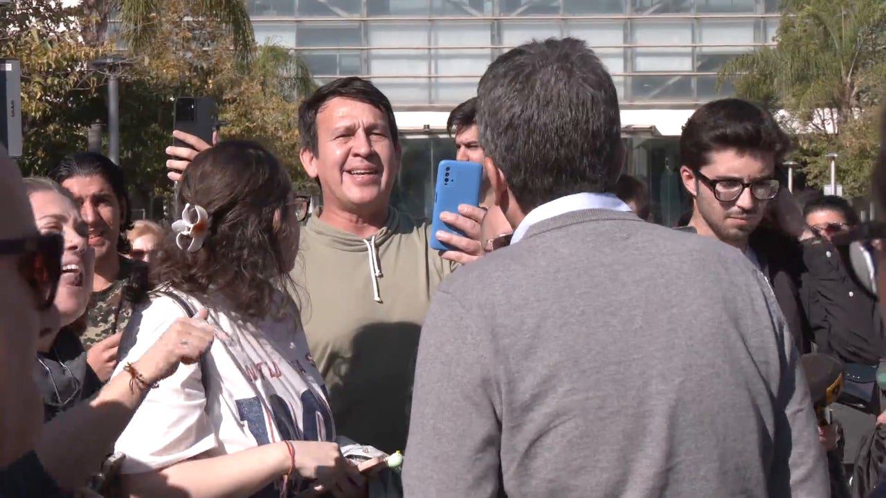 La gente muriendo y tú comiendo