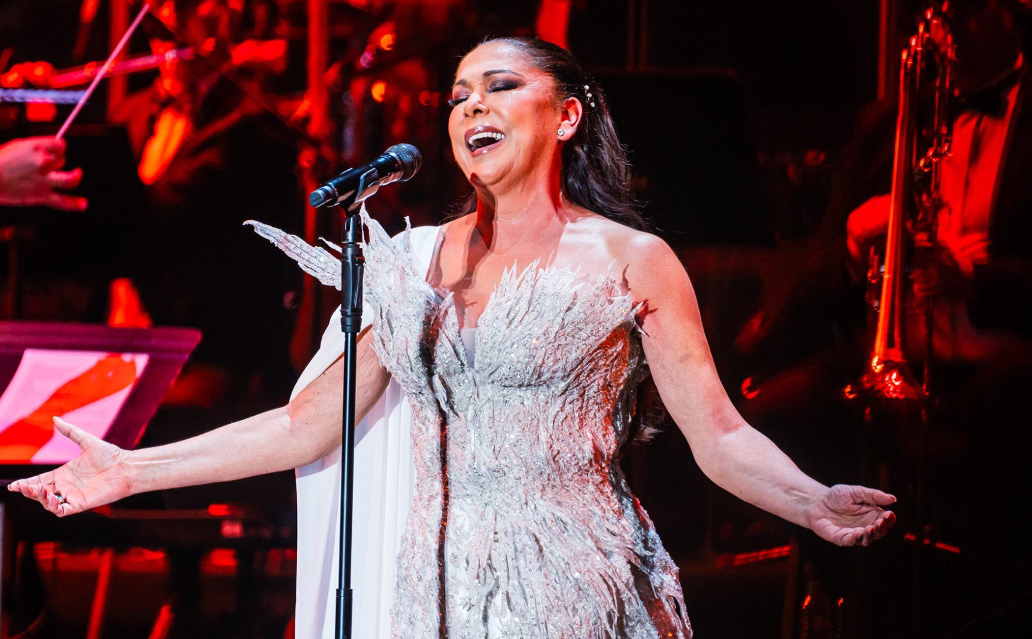 La emoción de Isabel Pantoja en su concierto navideño en Madrid: recuerda a sus hijos y se reconcilia con Juan Pantoja