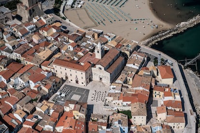 Vista aérea del centro histórico de la localidad italiana de Termoli.