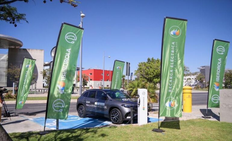 Iberdrola te permitirá pagar la carga de tu coche eléctrico con tarjeta