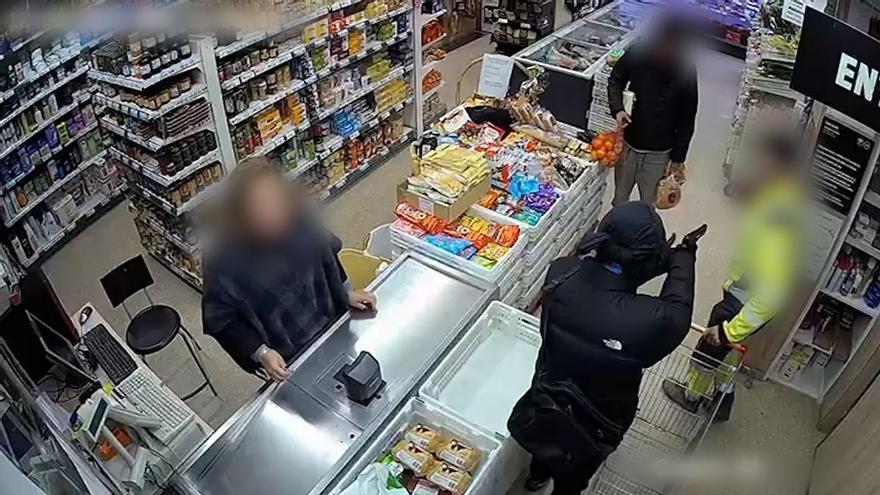 ATRACO PISTOLA HUESCA | Así fue el atraco a punta de pistola en una tienda de Huesca