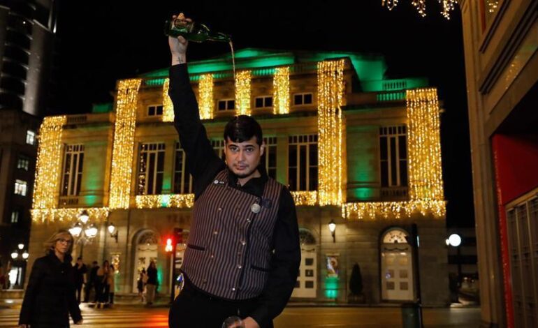 Asturias envía «energía verde» ante el esperado reconocimiento para la sidra iluminando en color botella sus edificios