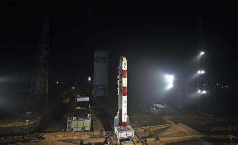 La India lanza la misión SpaDeX para acoplar dos satélites en el espacio