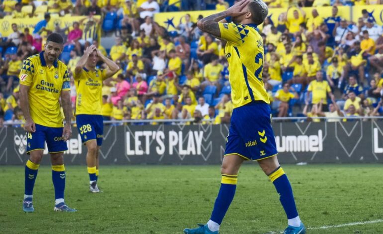 Las Palmas: Las Palmas paga el peaje de la Copa: Januzaj, vuelve a caer lesionado