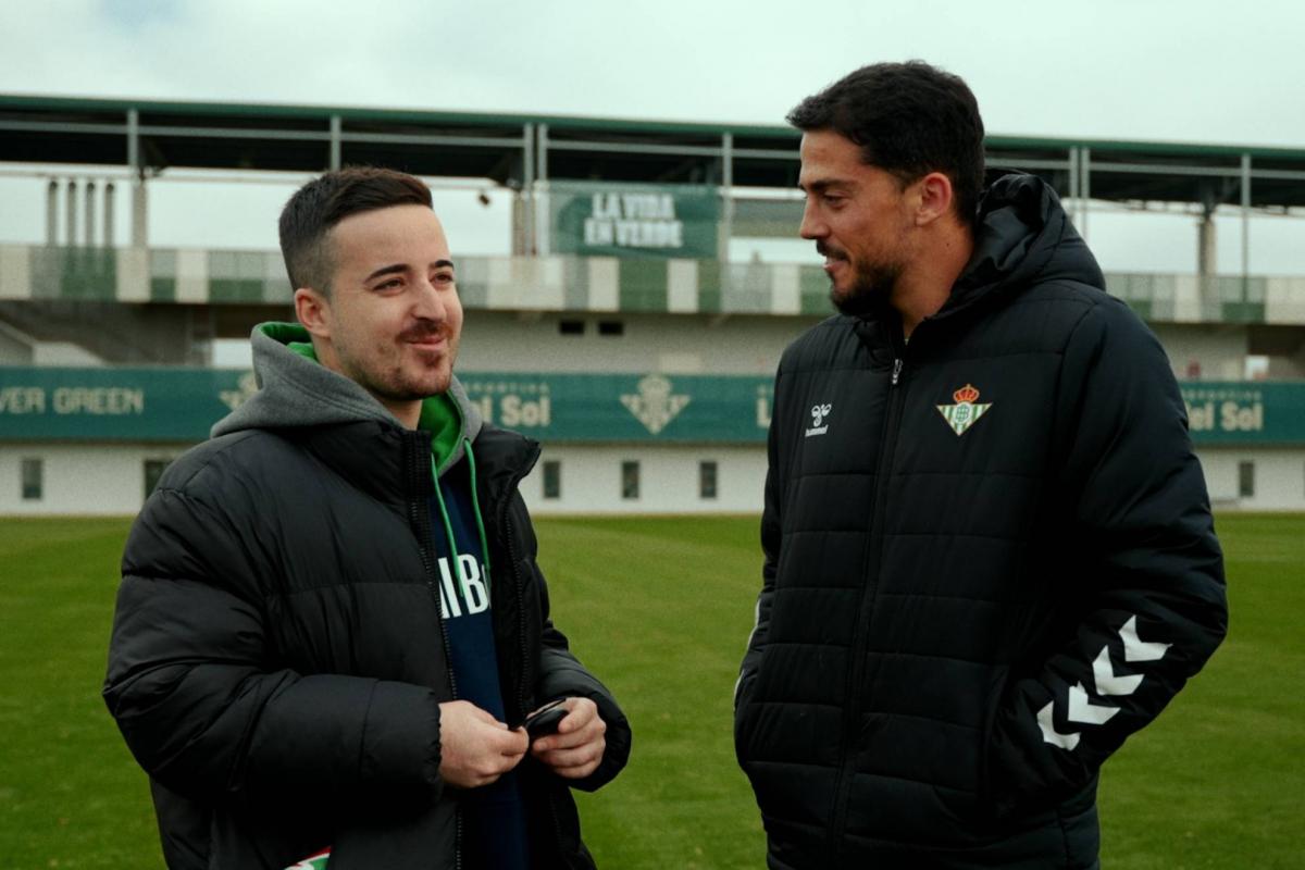 El Betis cede un coche a un aficionado afectado por la DANA