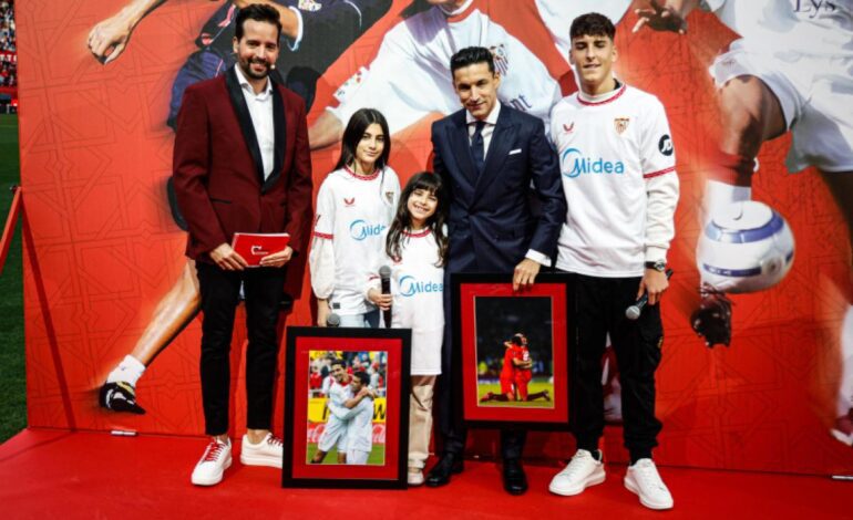 El hijo de Antonio Puerta y las hijas de José Antonio Reyes emocionan a Navas y al Sánchez-Pizjuán