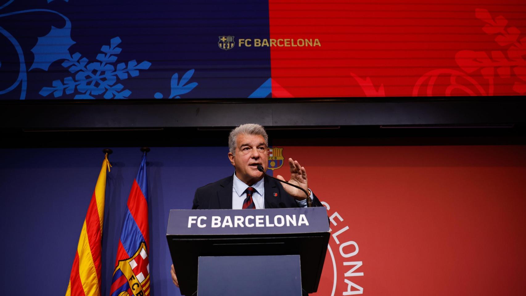 Laporta activa la palanca al vender los palcos VIP del Barça por 100 millones para inscribir a Dani Olmo y a Pau Víctor