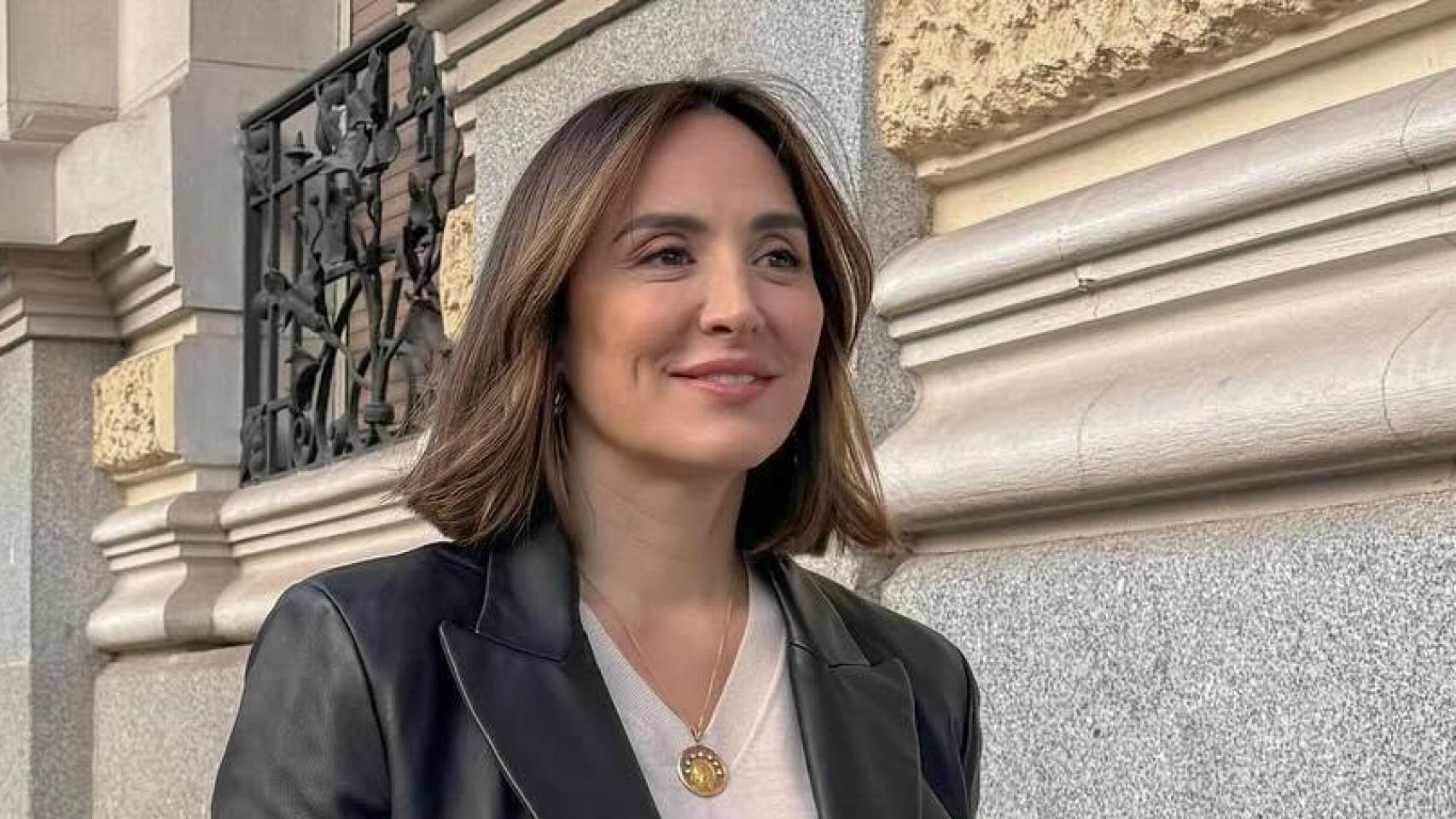 Tamara Falcó se despide del 2024 paseando por Madrid con una chaqueta de cuero que querrás para tus próximos looks