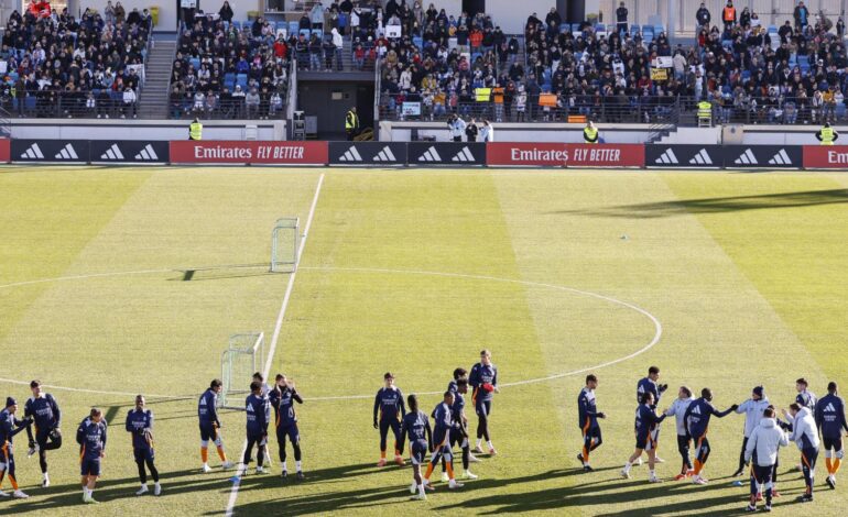 El regreso de Alaba, la novedad en el entrenamiento a puertas abiertas del Real Madrid en el regalo navideño del club