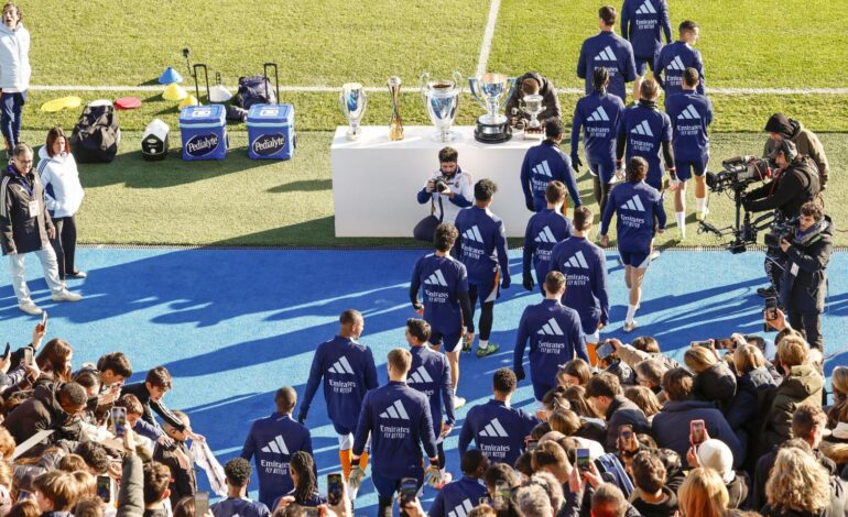 Las mejores imágenes del entrenamiento a puertas abiertas del Real Madrid el último día del año