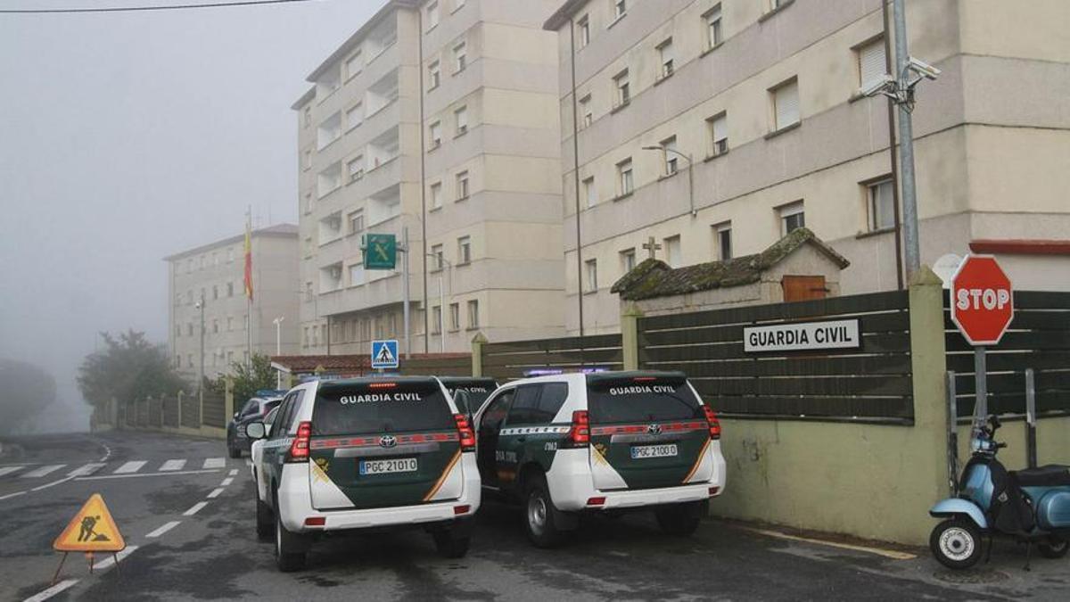 Encapuchados armados atan, golpean y roban 7.000 euros y joyas a una madre y su hijo en Galicia