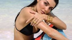 Haine Erçel en la playa