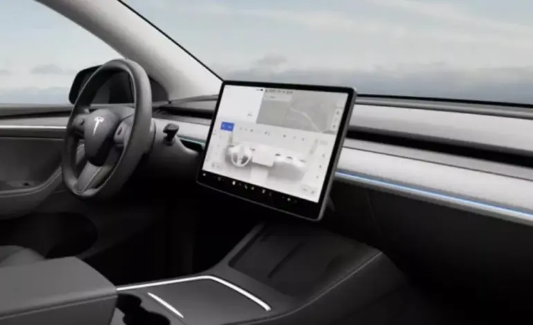 El accesorio que da color al interior de tu Tesla Model Y solo cuesta 220 euros