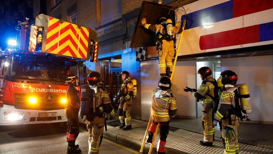 Alerta en Gijón por un incendio en un bajo del centro de la ciudad