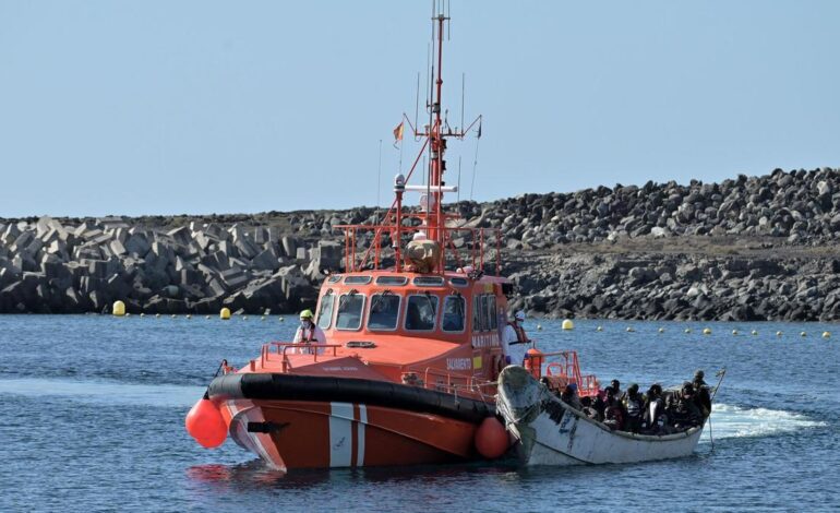 MIGRACIÓN CANARIAS | Salvamento rescata a unas 180 personas de tres neumáticas y las traslada a Lanzarote