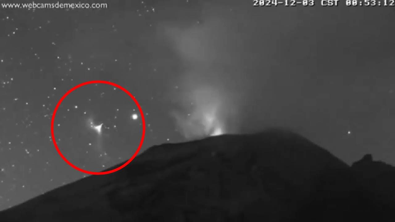 ¿Fue un ovni? Un misterioso triángulo de luz pasa sobre el volcán Popocatépetl y desata todo tipo de teorías