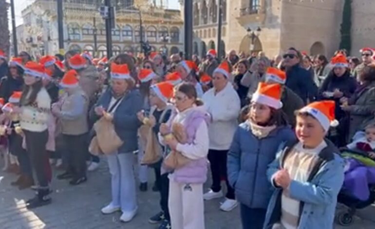 La Plaza Mayor de Palma del Río celebra con gran éxito sus singularidades Campanadas de Naranja