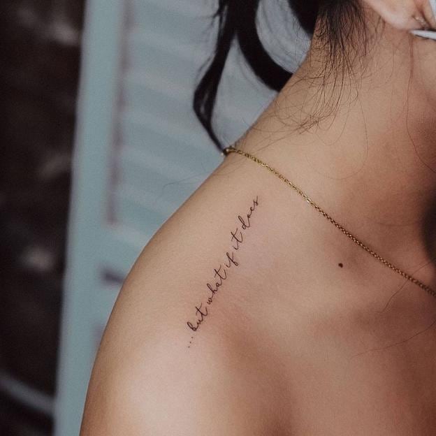 Tatuaje con Tipos de Letras para Tatuajes de Guiones