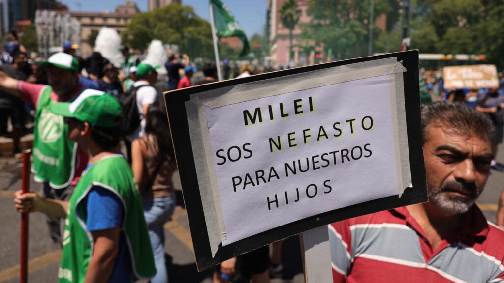 Argentina: ¿cómo sobreviven los más vulnerables a las medidas de Milei?