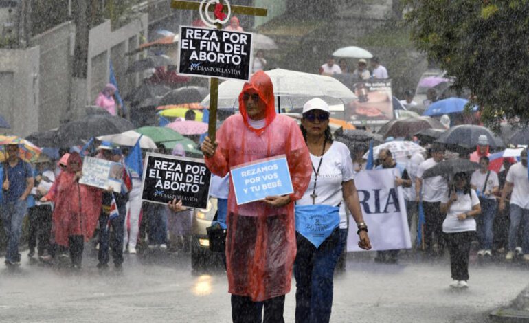 Costa Rica pretende aumentar las penas de cárcel a las mujeres que aborten