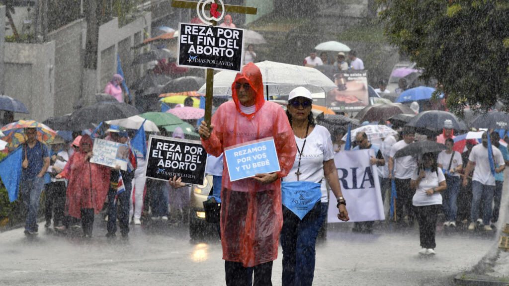 Costa Rica pretende aumentar las penas de cárcel a las mujeres que aborten