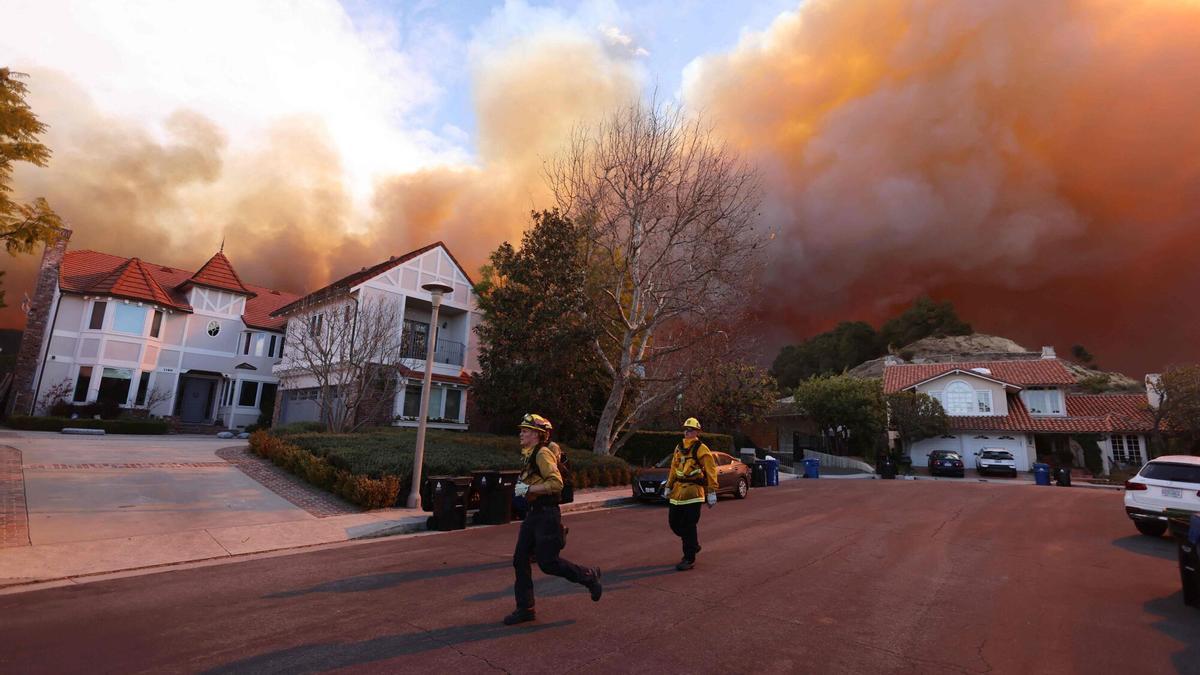 Un incendio forestal devasta más de 80 hectáreas en Los Ángeles