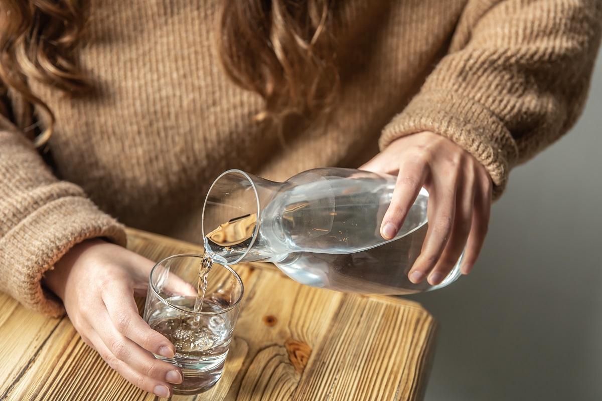 Mantener una buena hidratación es básico para la salud cerebral.