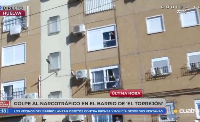 Una reportera de ‘En boca de todos’, agredida mientras informaba de una operación contra el narcotráfico