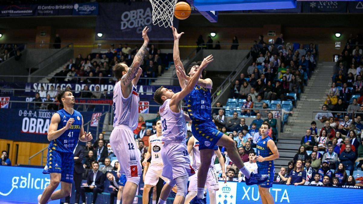 El Alimerka Oviedo Baloncesto emula al mito de Sísifo y cae en la cancha del Monbus Obradoiro (76-65)