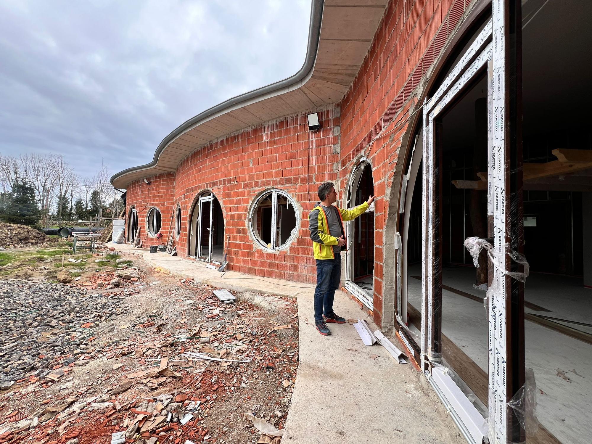 Así avanzan las obras en las casas Hobbit de Argüero