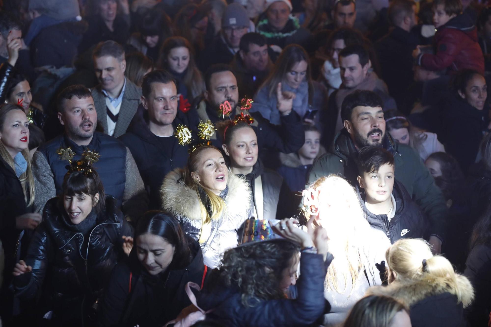 El "campanillas" en la Plaza Mayor de Gijón, en imágenes