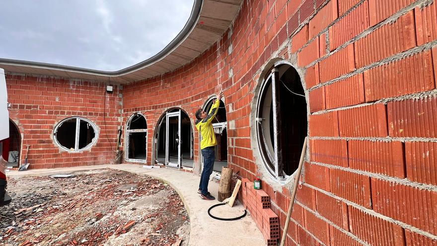 Así avanzan las obras en las casas Hobbit de Argüero