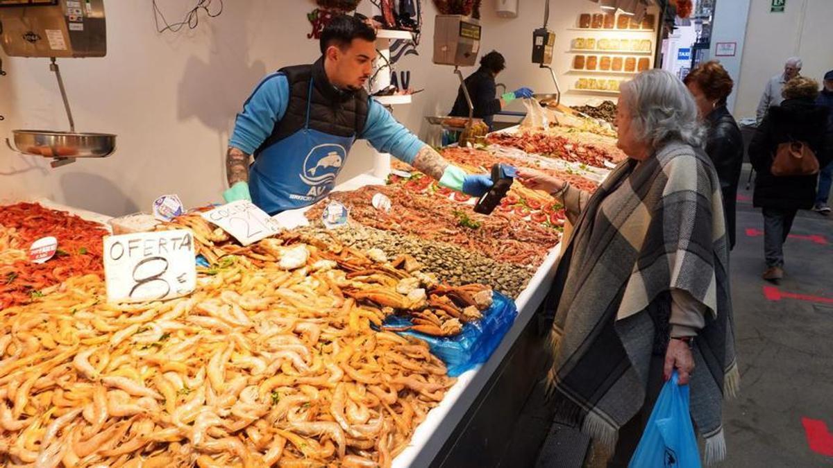 CABEZA NEGRA DE LANGOSTINO | Un pescadero da por fin la solución: así evitarás que las gambas se pongan negras