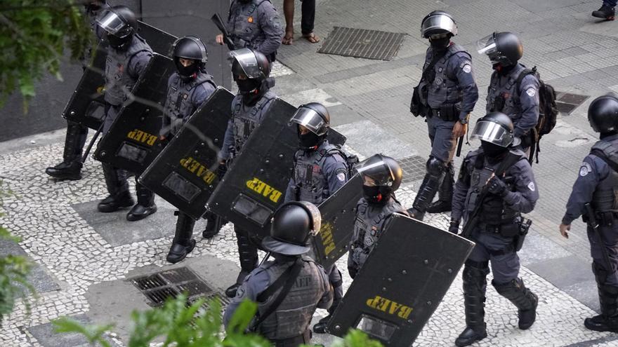 Los combates entre criminales y policías dejan al menos trece muertos en Brasil