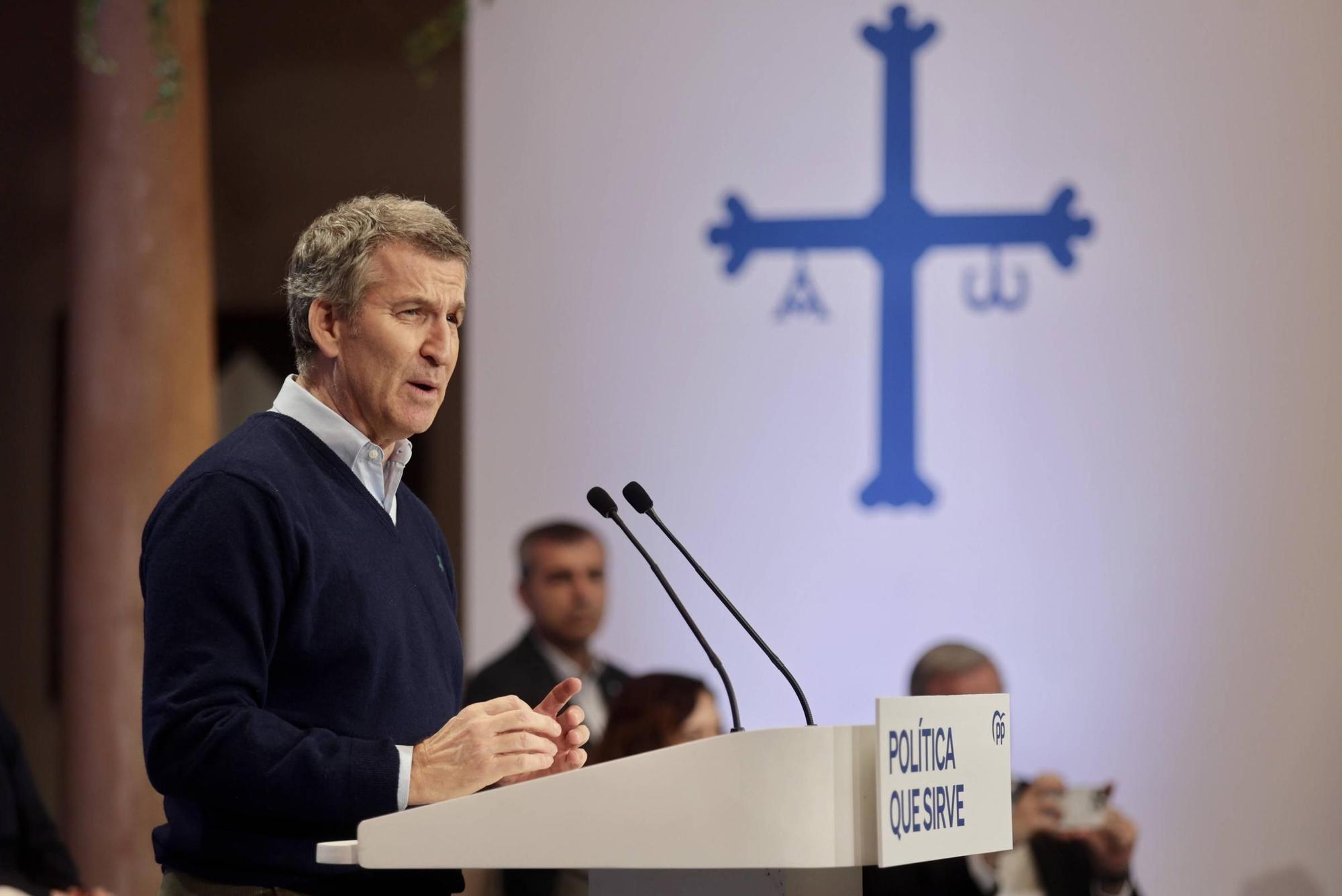 Feijóo clausura junto a Álvaro Queipo en Oviedo el acto de presentación de la 'Declaración de Asturias'