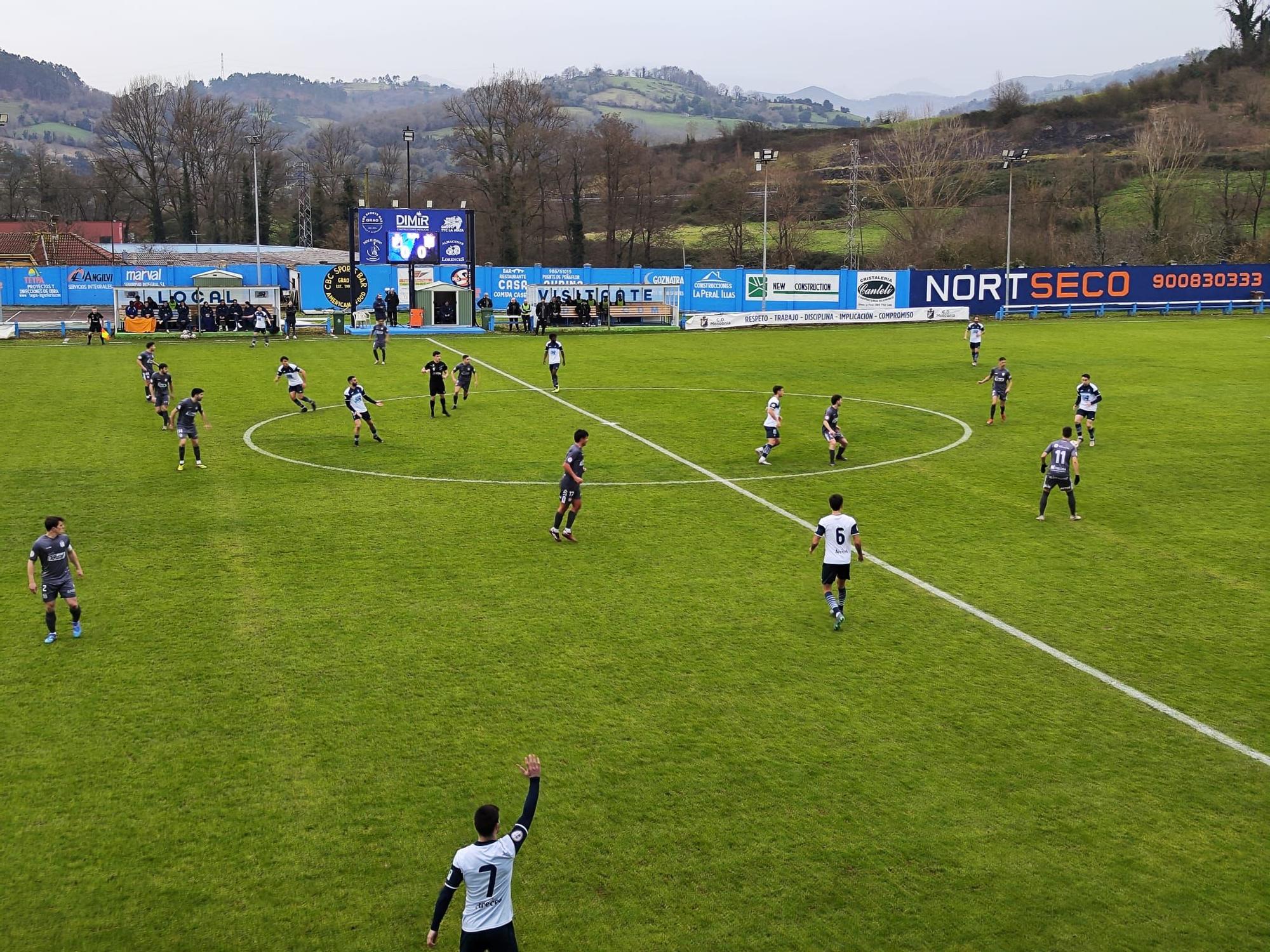 En imágenes: tarde de fútbol en el campo Moscón