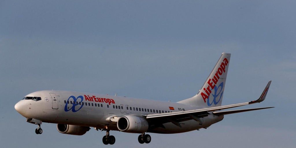 Air Europa avisa a sus clientes de que los ‘hackers’ podrían estar «cometiendo actividades delictivas» con sus datos, tras el ciberataque del año pasado