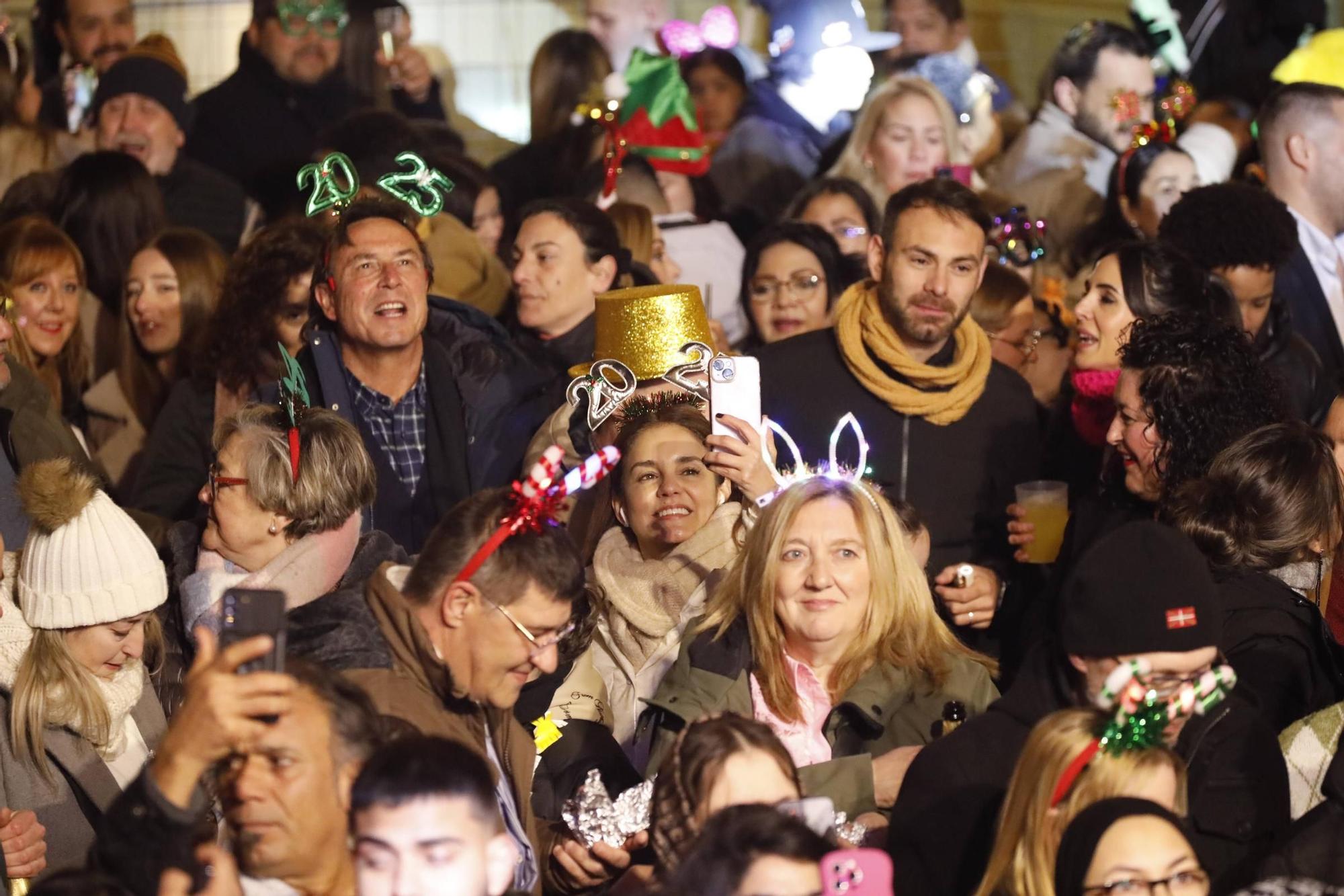 La plaza Mayor de Gijón, a rebosar para recibir al 2025