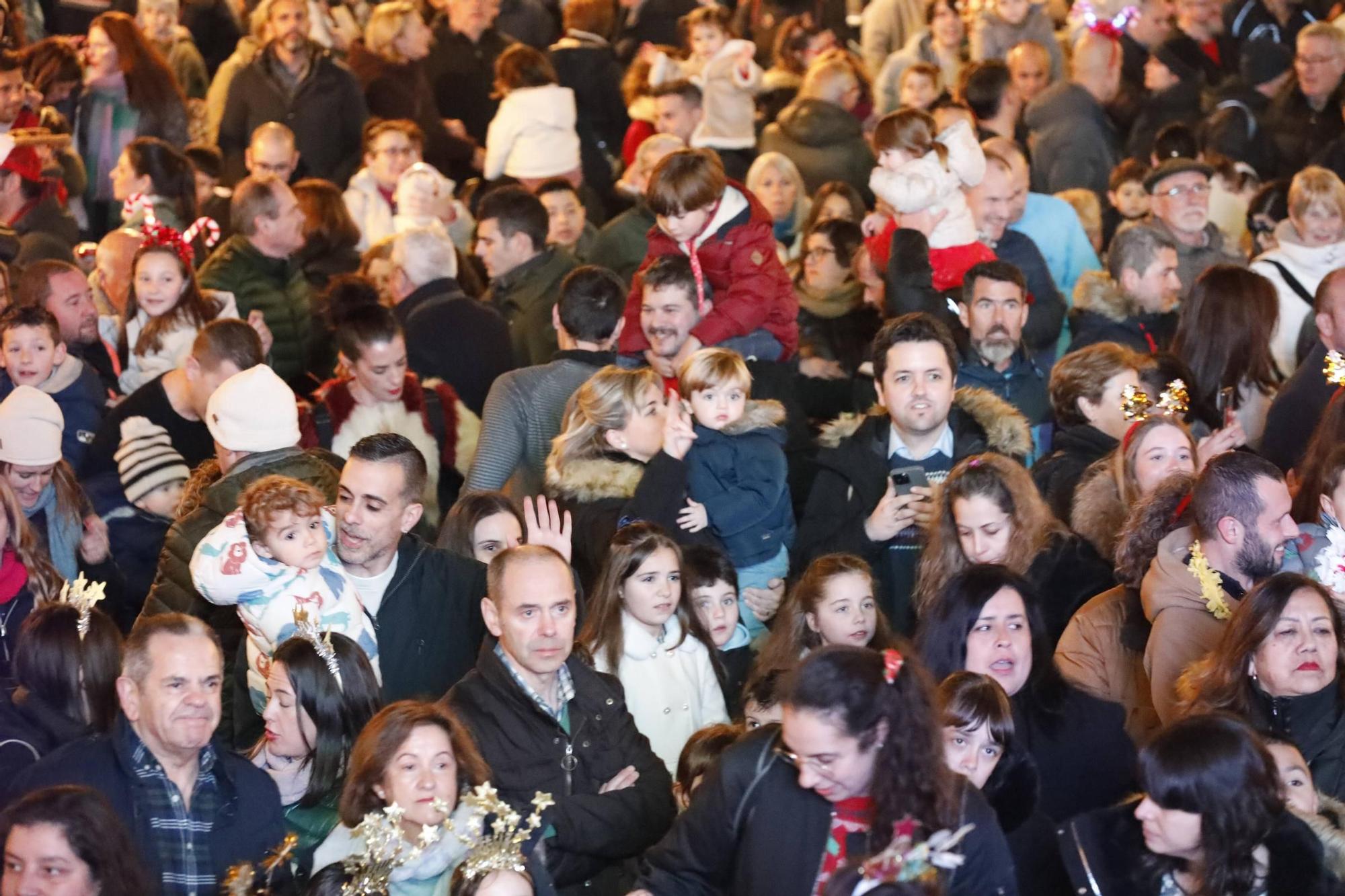 El "campanillas" en la Plaza Mayor de Gijón, en imágenes