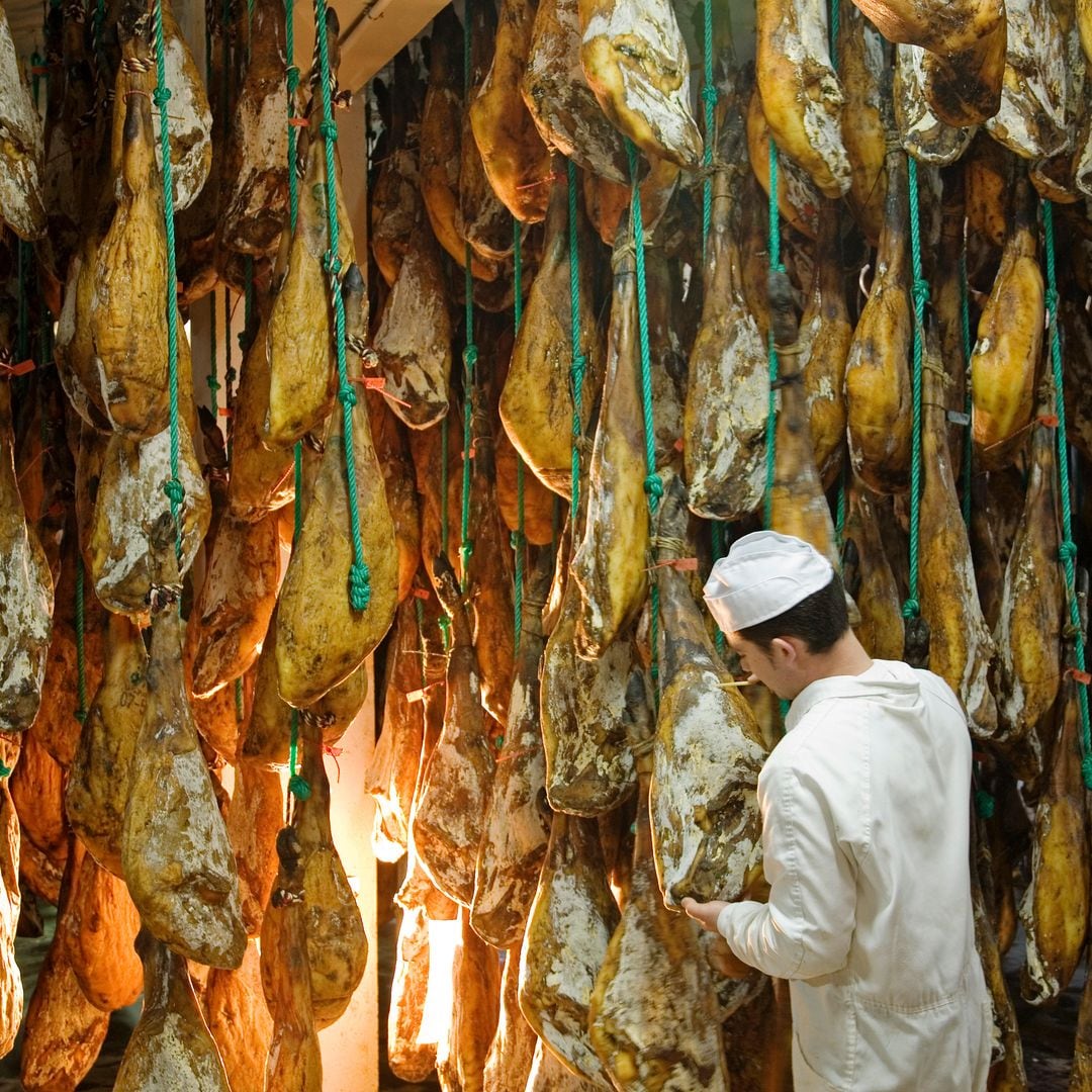 Jamones ibéricos en una fábrica de Villanueva de Córdoba, Valle de los Pedroches