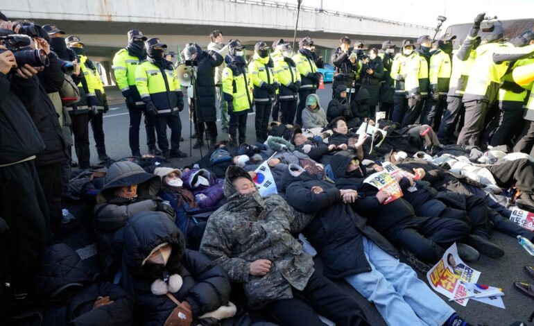 Protestas en Seúl por la orden de arresto de Yoon