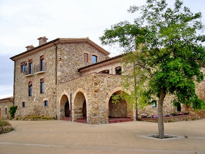 El exterior del hotel Mas Espelt, en la localidad de Vilajuïga.