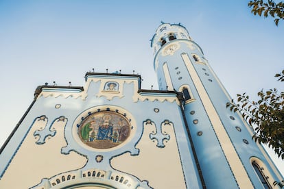 Iglesia de Santa Isabel en Bratislava, conocida como la Iglesia Azul.