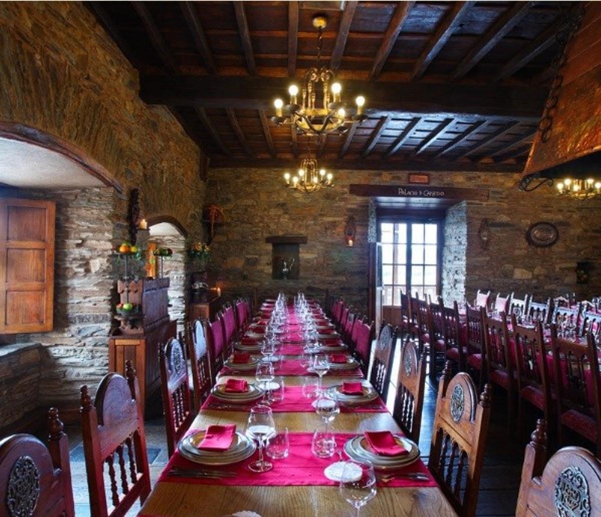 El majestuoso salón del restaurante Prada a Tope, dentro del Palacio de Canedo