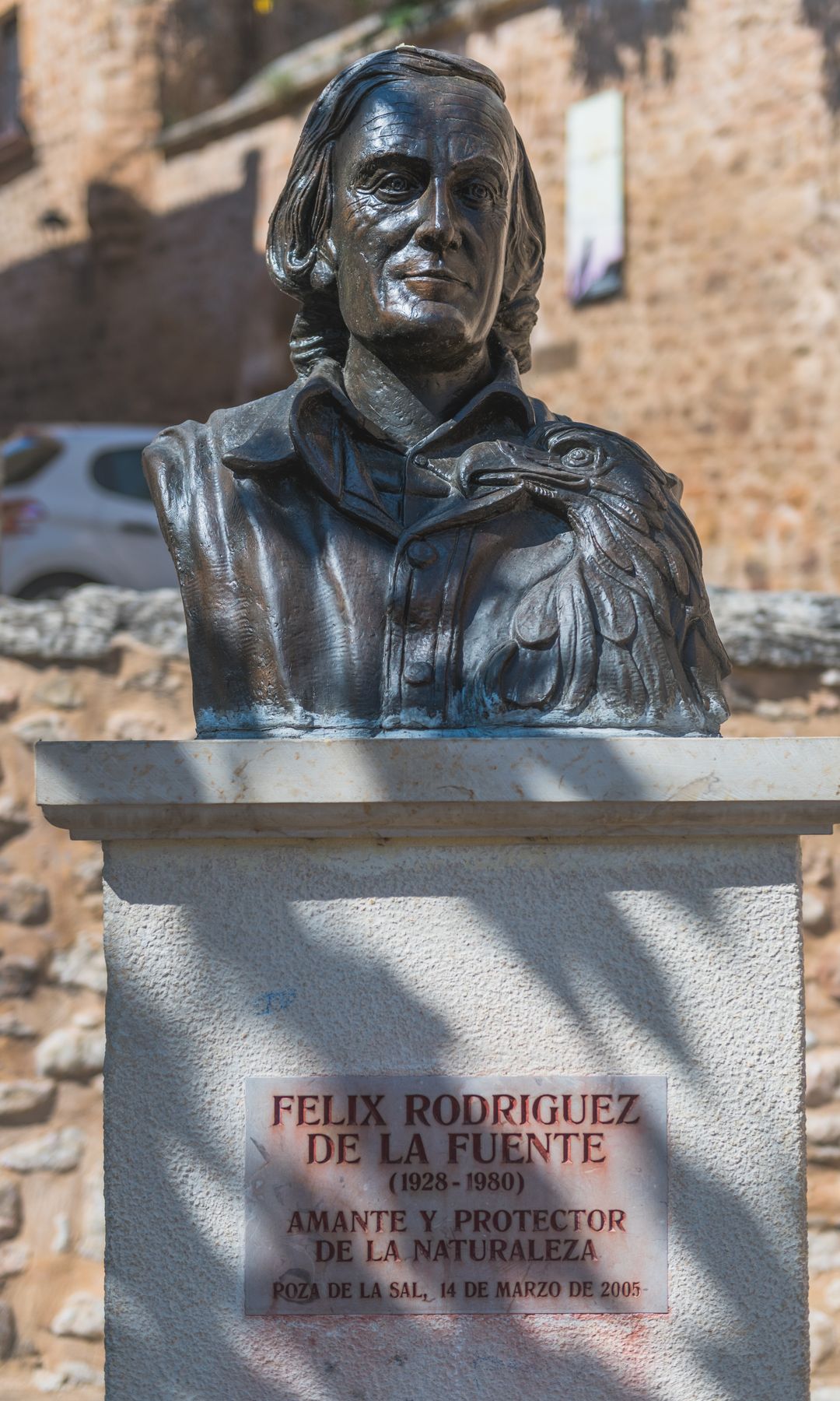 Busto de Félix Rodríguez de la Fuente en Poza de la Sal, localidad burgalesa donde nació el célebre naturalista