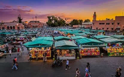 Vista de la plaza Djemaa el Fna en Marrakech.