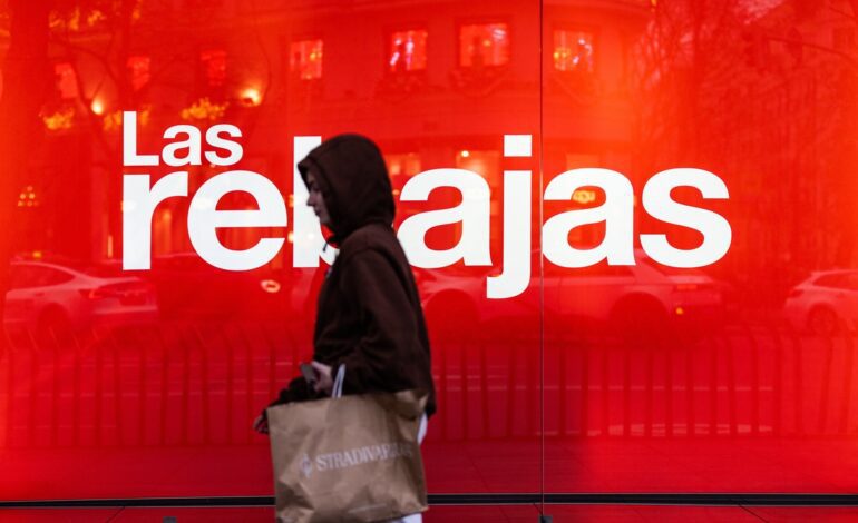 ¿Un comercio puede negarte el pago con tarjeta durante las rebajas?