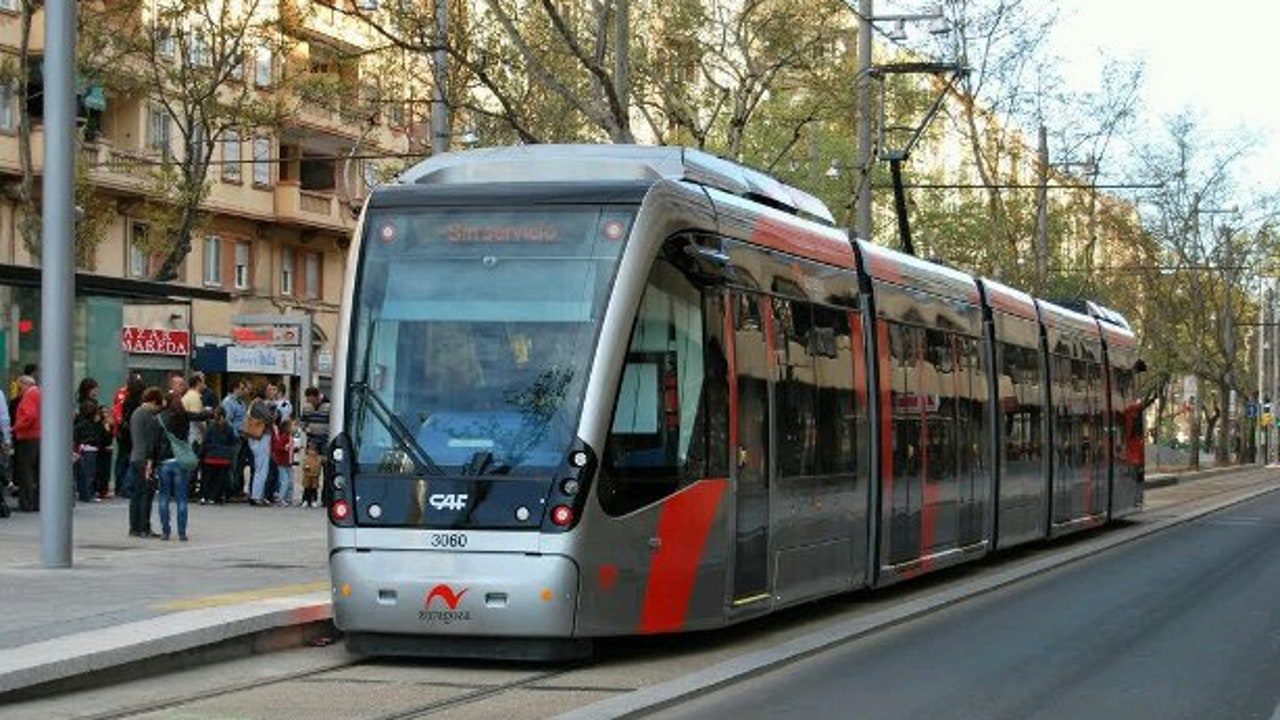 Detenido un hombre por realizar tocamientos a un niño de 10 años en un tranvía de Vitoria